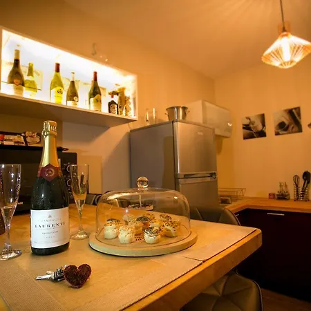 Romantique & Dijon